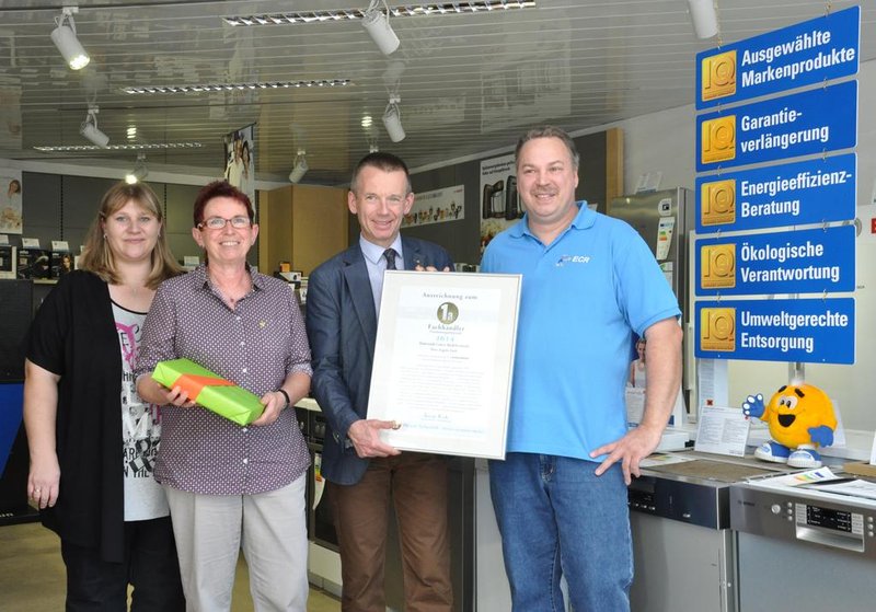 Auszeichnung 1A Fachhändler 2018-Überreichung durch Landrat T. Will